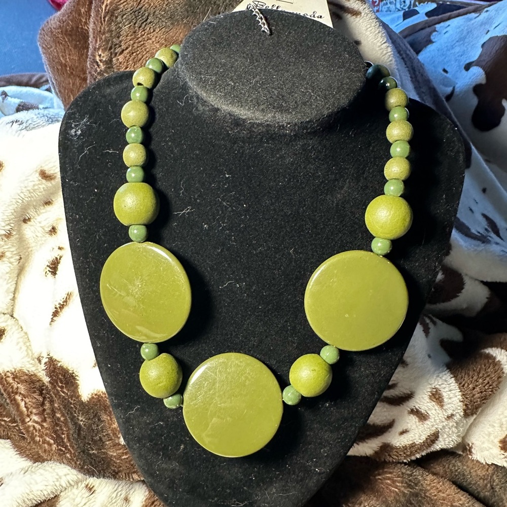 Vintage earrings and necklace set☺️ Must bundle! 3 for $10 or 4 for $15 etc